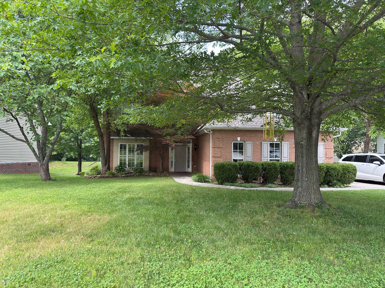 3 bed, 2416 sqft, $2,800 — Photo 2
