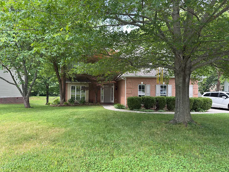 1108 Winterberry Ln — Photo 2