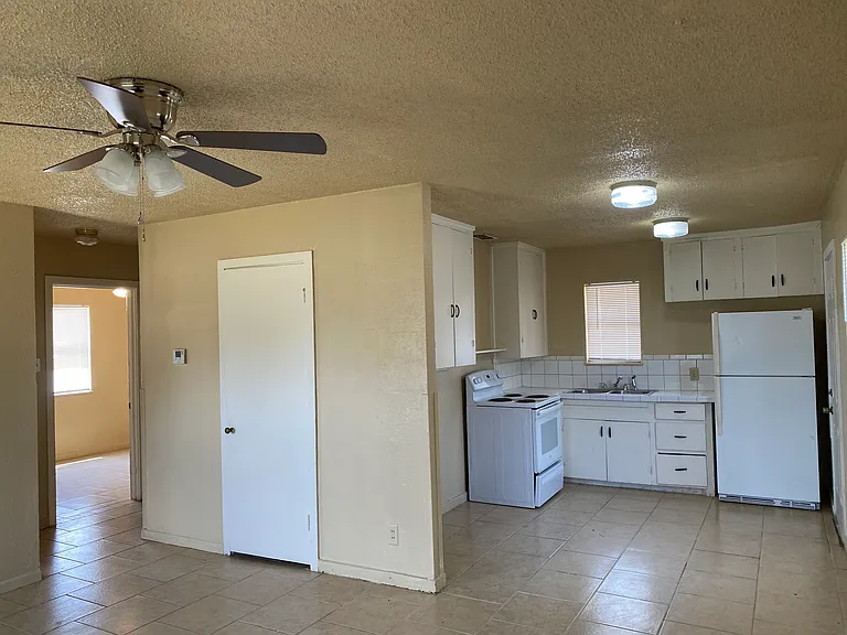 2805 Stearns Ave — Photo 6