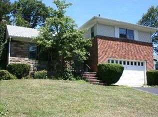 15 Brookdale Rd, Glen Cove, NY 11542