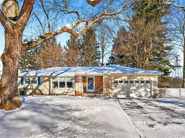 10 Margo Dr, Fairport, NY 14450