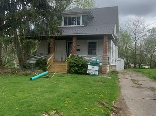 5081 Greenhurst Dr, Maple Heights, OH 44137