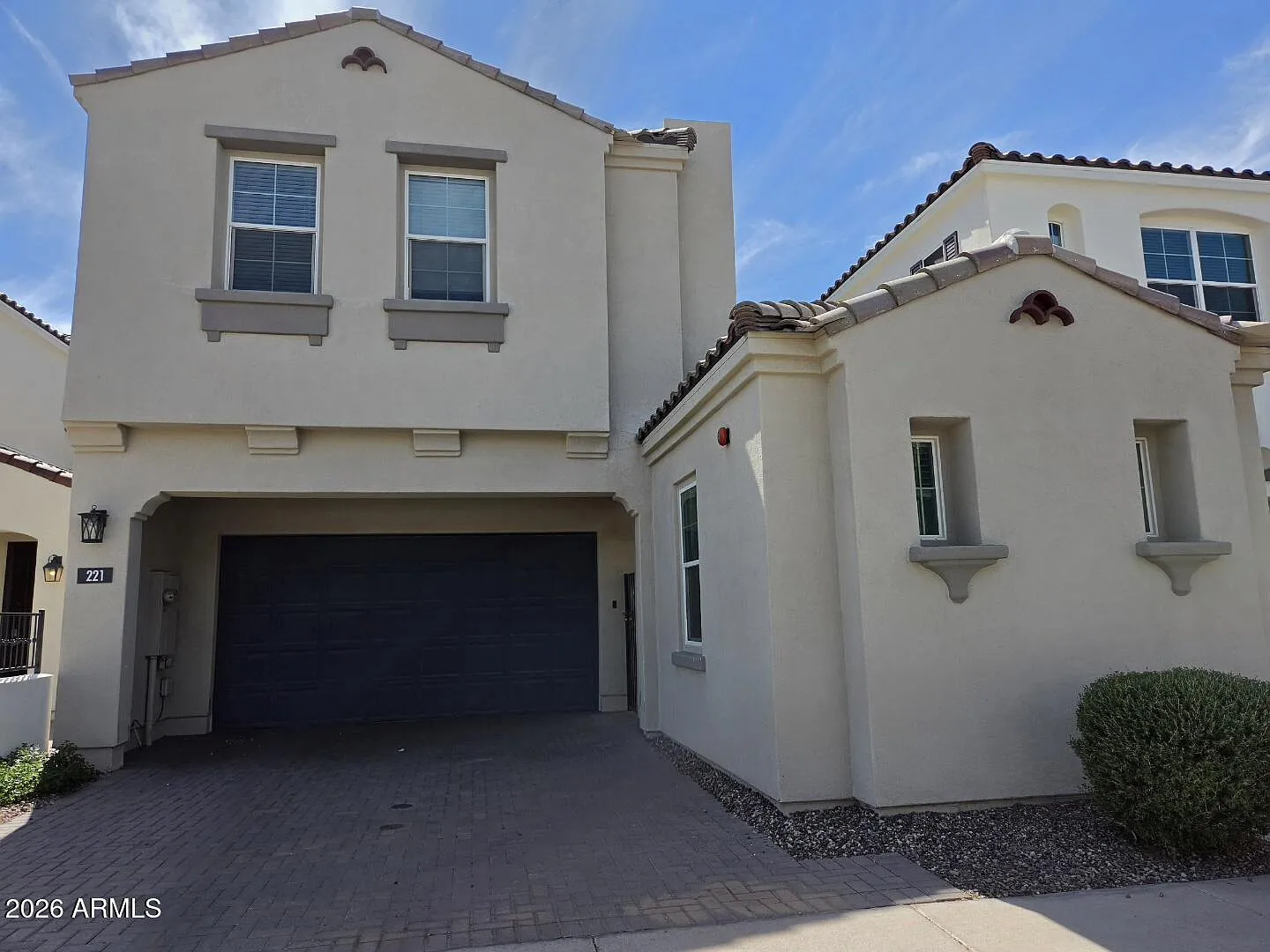 5 bed, 3.5 bath, 2410 sqft, $3,360 — Photo 2