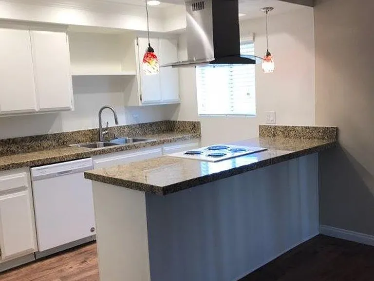 ROLLING HILLS MANOR APTS — Photo 9