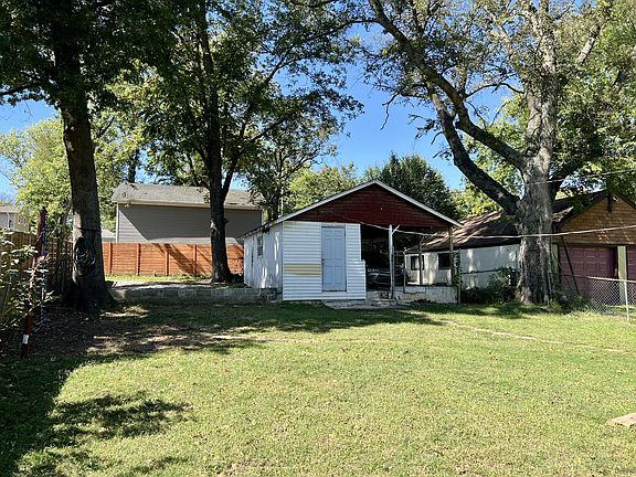 4th image of 2319 Foster Ave