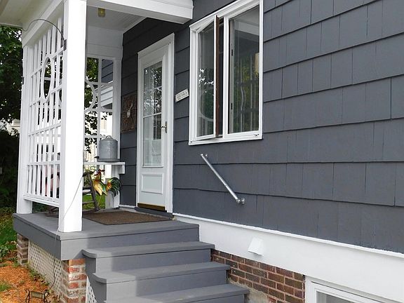 3rd image of 813 1st Ave E