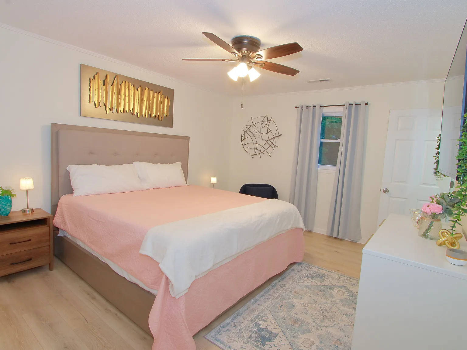 Quiet 3Bed 2Bath Ranch W/Workspace, Fenced Yard! — Photo 4