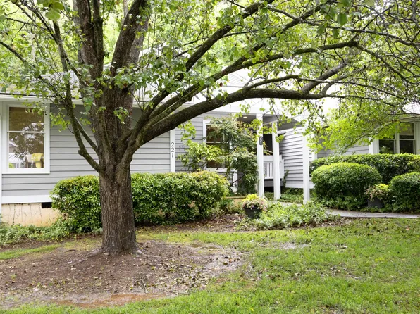 221 Kirkwood Dr, Chapel Hill, NC 27514