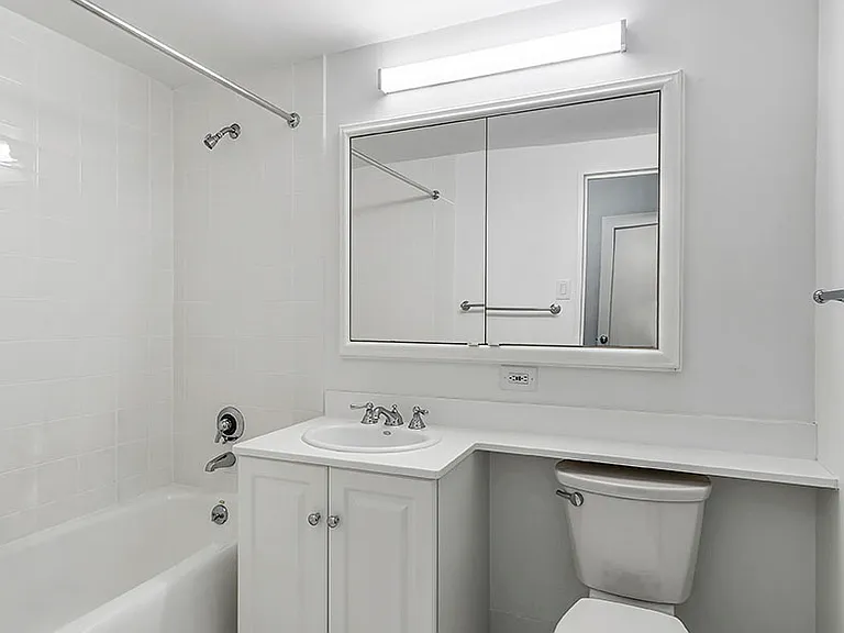 215 E 68th St #5Q — Photo 9