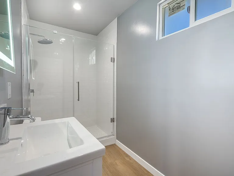 1049 W 62nd St — Photo 33