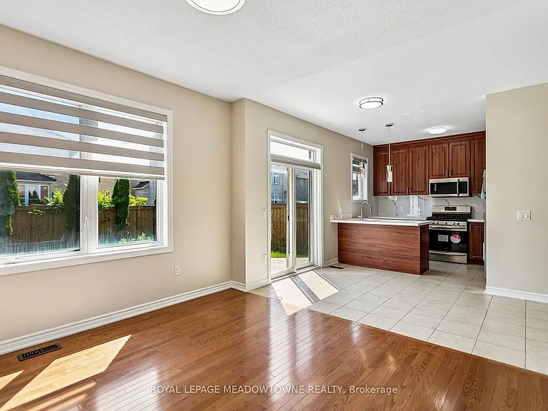 15 Learmont Ave #UPPER — Photo 14