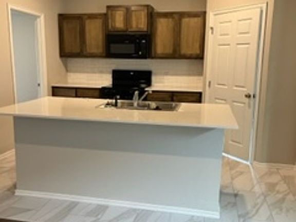 4th image of 2924 NW 195th St