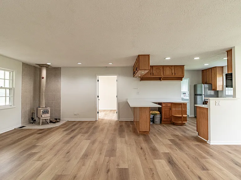 1075 Aspen Dr — Photo 4