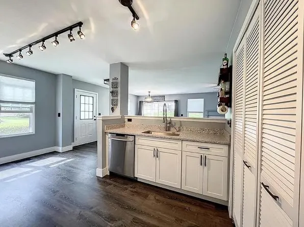 1291 Merrimack Ct, Crystal Lake, IL 60014