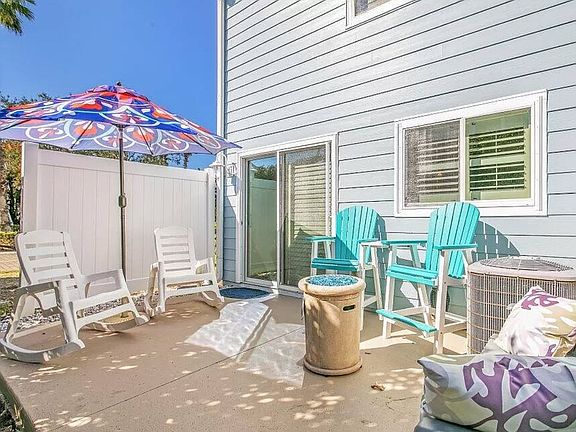 Private Patio with entry to kitchen for easy BBQ'ing.
