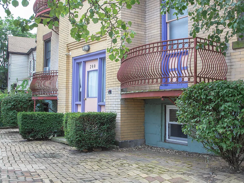 200 Franklin Ave #3