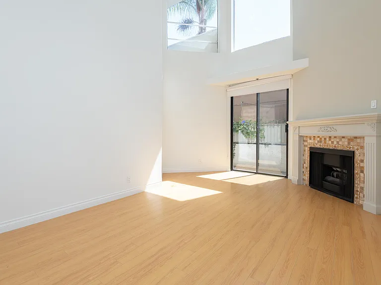 3650 Midvale Ave #108 — Photo 2