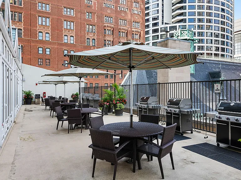 111 E Chestnut St #34B — Photo 29