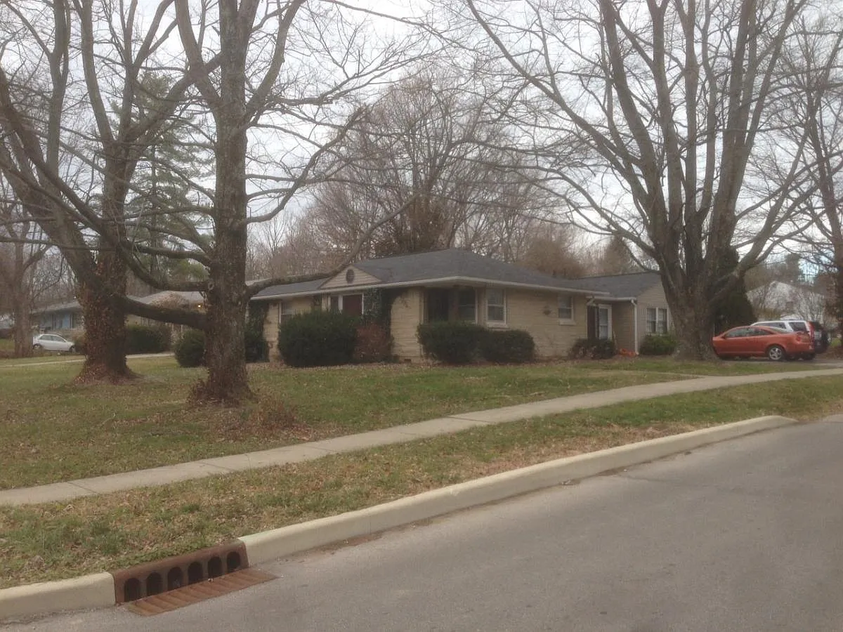 101 N Hillsdale Dr photo 1