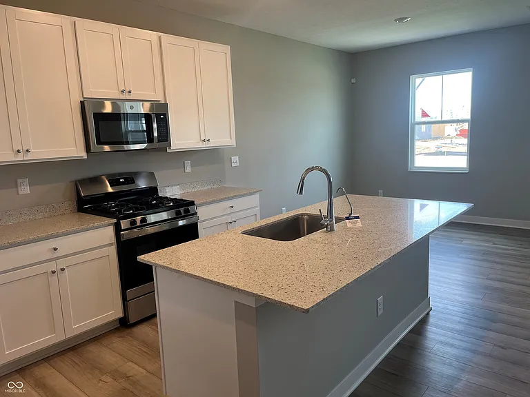 2045 W 171st St — Photo 3