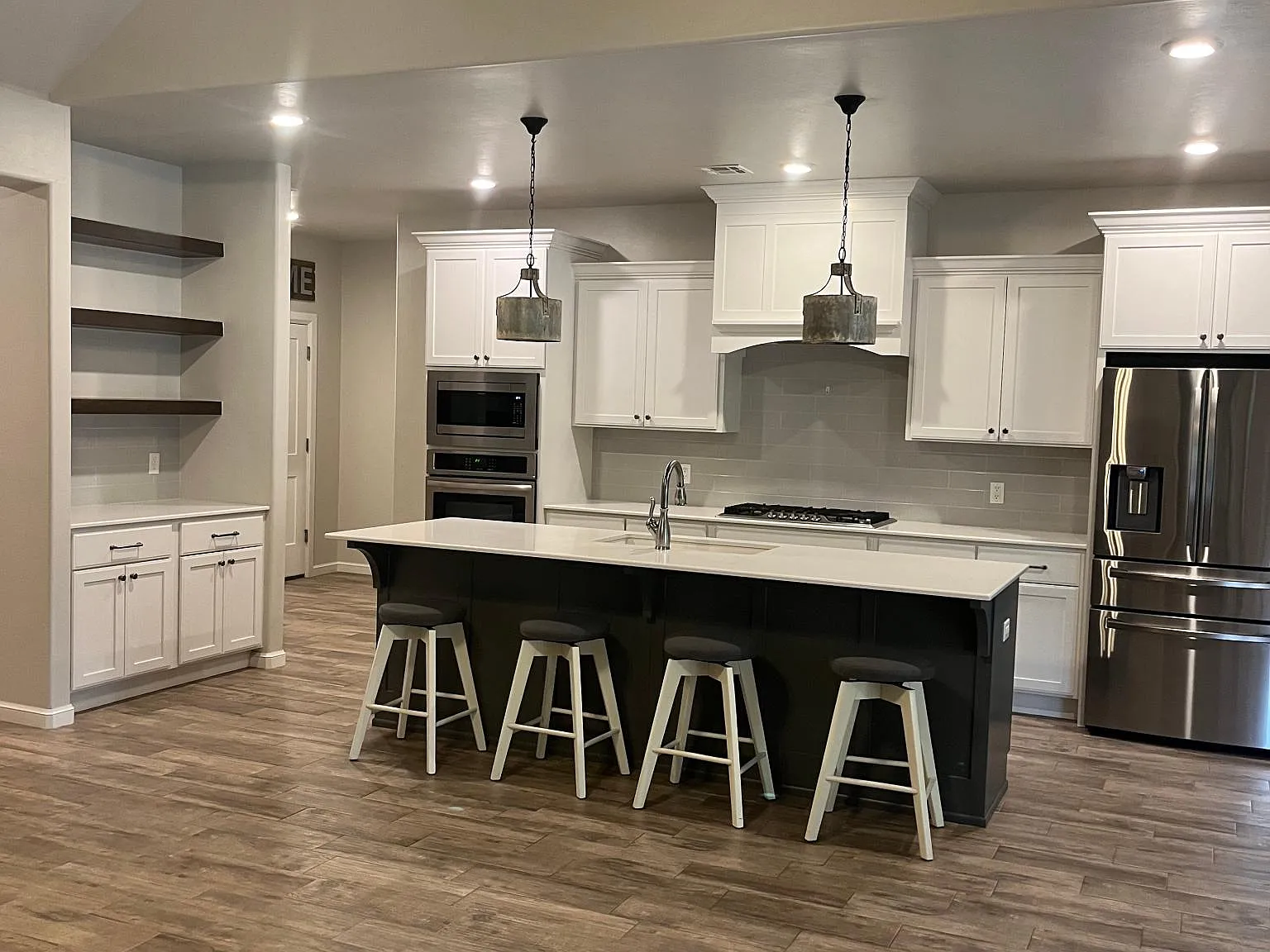 4 bed, 2253 sqft, $2,700 — Photo 2