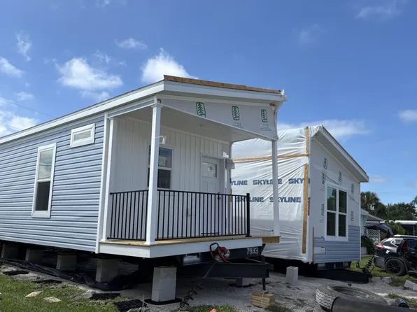 29 7th St W #29, Nokomis, FL 34275