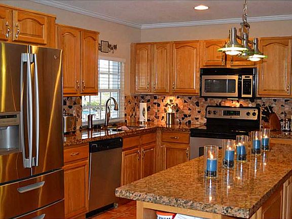 4/3 Gorgeous Estate Home in Country Walk