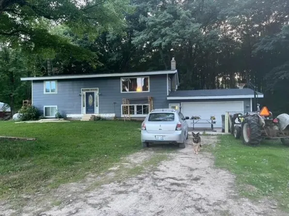 5571 Rollenhagen Rd, Ravenna, MI 49451