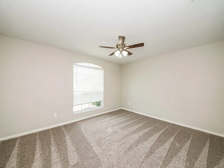 6010 33rd Dr E — Photo 12