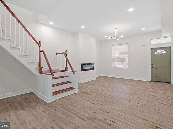 5th image of 1043 E Chelten Ave