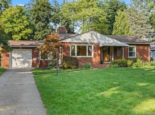 2241 Bedford Rd N, Bloomfield Hills, MI 48302