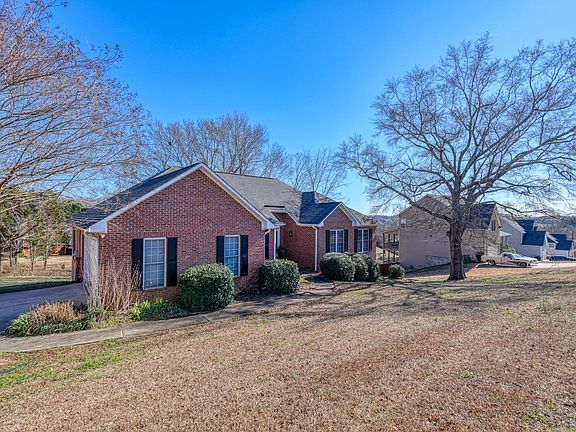 3rd image of 227 Saddlebrook Dr