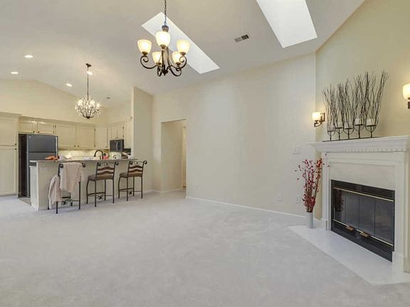 4th image of 807 Villaview Way