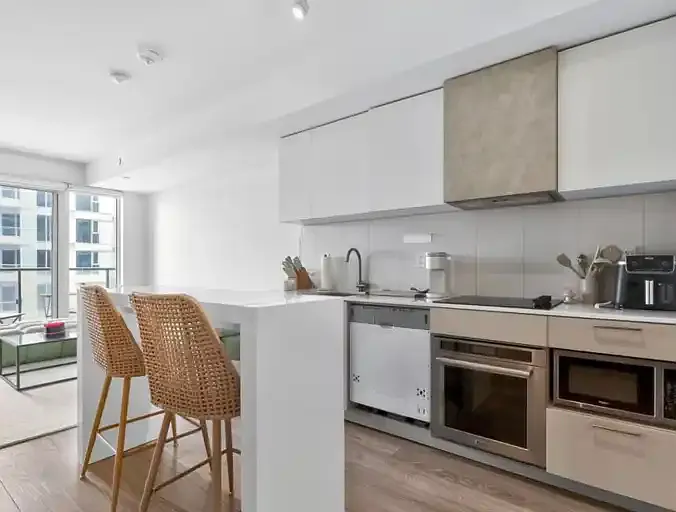 19 Western Battery Rd #1020 — Photo 2