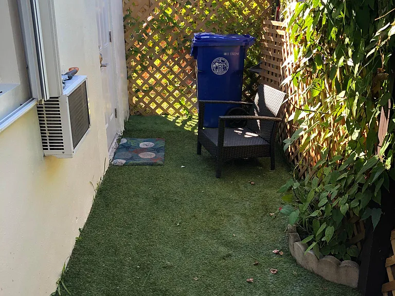 1458 NE 174th St #B — Photo 15