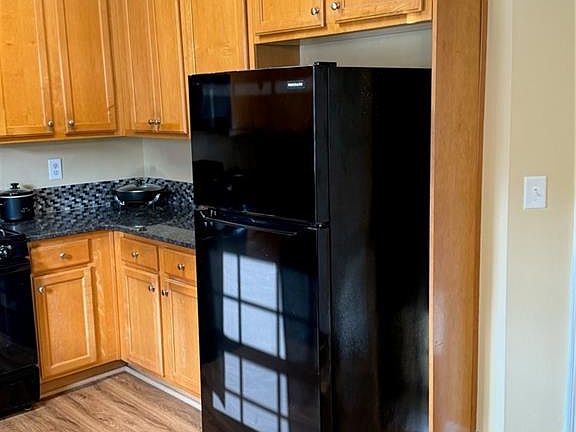 3rd image of 16 Riders Rdg