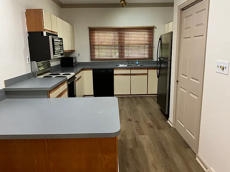 1353 Gray Hawk Rd — Photo 4
