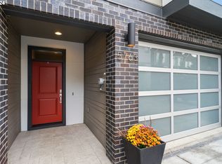 5763 SW Clay Ct, Portland, OR 97221