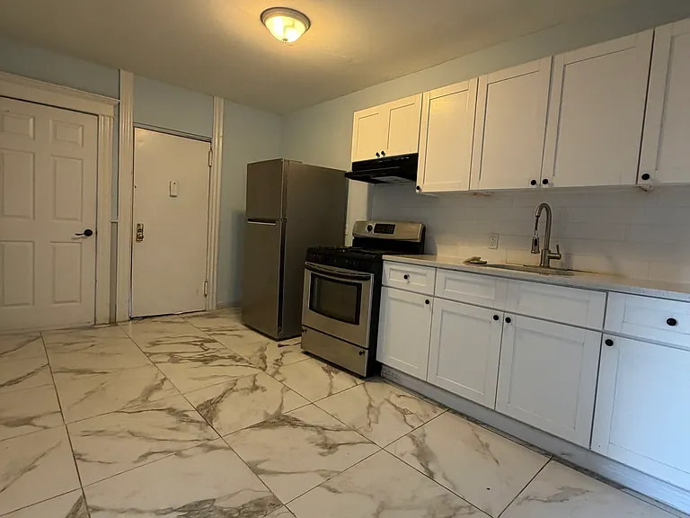 176 Oak St #4R — Photo 5
