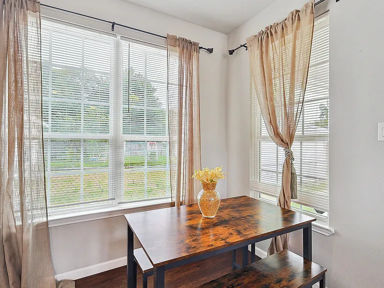 200 E Rogers St — Photo 4