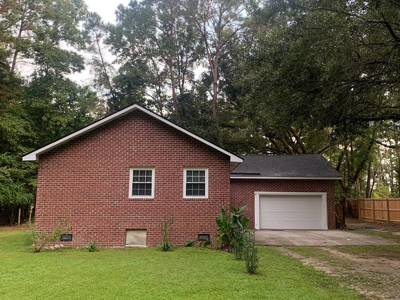4718 Maybank Hwy — Photo 1