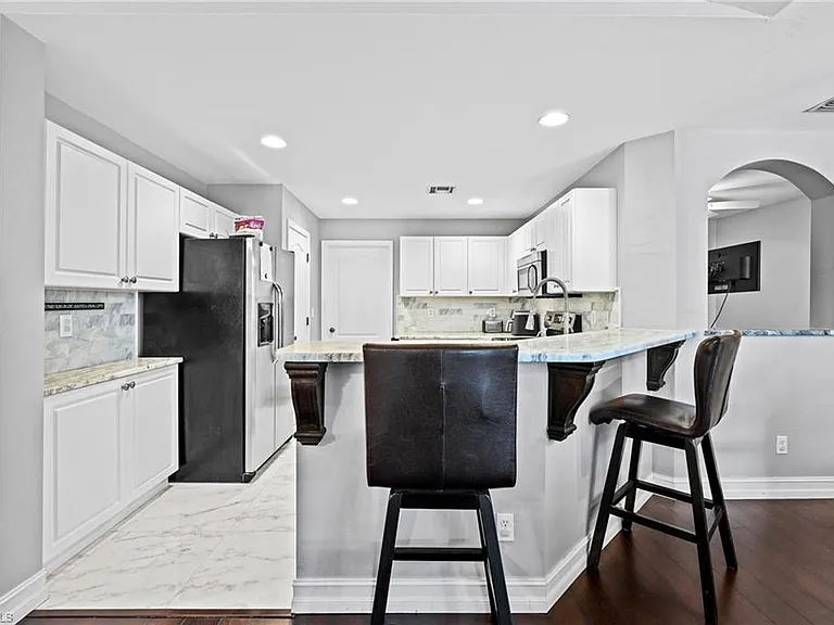 421 Broadmoor St — Photo 10