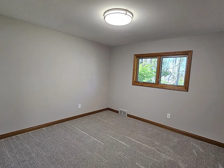 55143 Monroe Dr — Photo 11