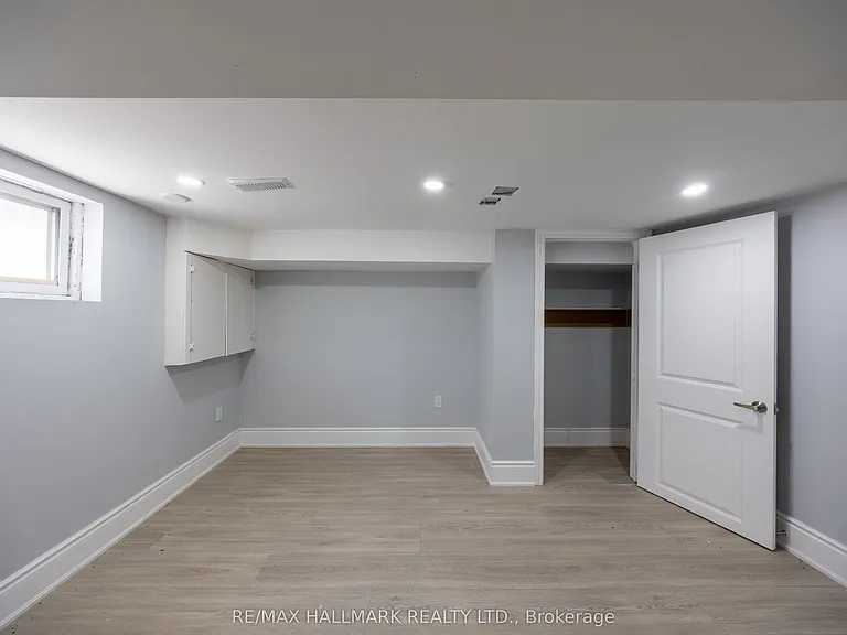 559 Ritson Rd S — Photo 29