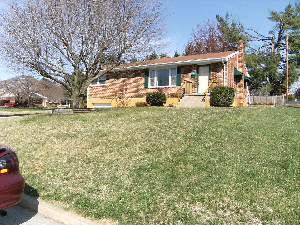 1st image of 502 Mapleton Ave NE