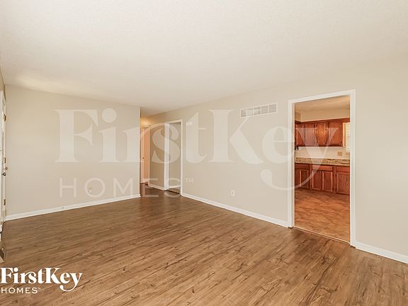 4th image of 128 N 1st St