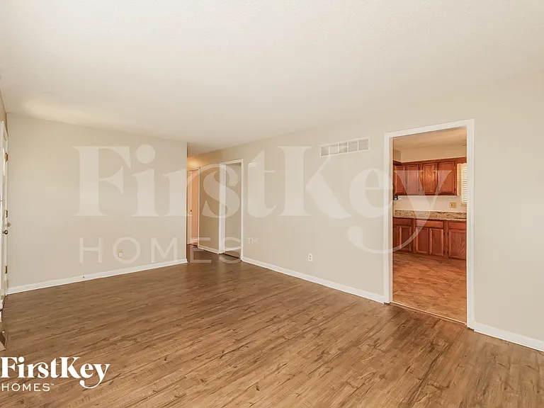 128 N 1st St — Photo 4