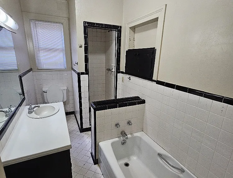 327 N Main St — Photo 17