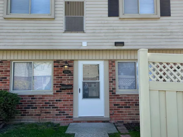 24943 Mayfair St #28, Flat Rock, MI 48134
