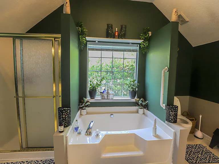 3007 Saint James Pl — Photo 18